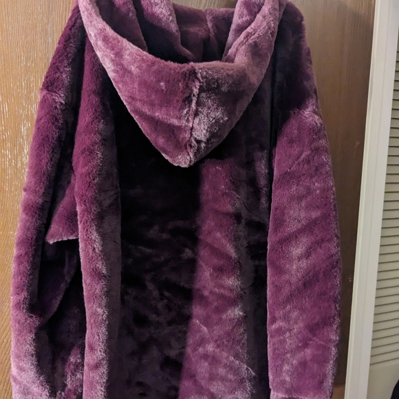 NWOT PINK fuzzy pullover - Picture 3 of 3